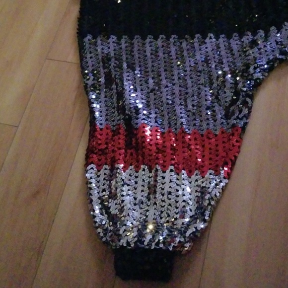Pull over sequin top - Picture 3 of 3